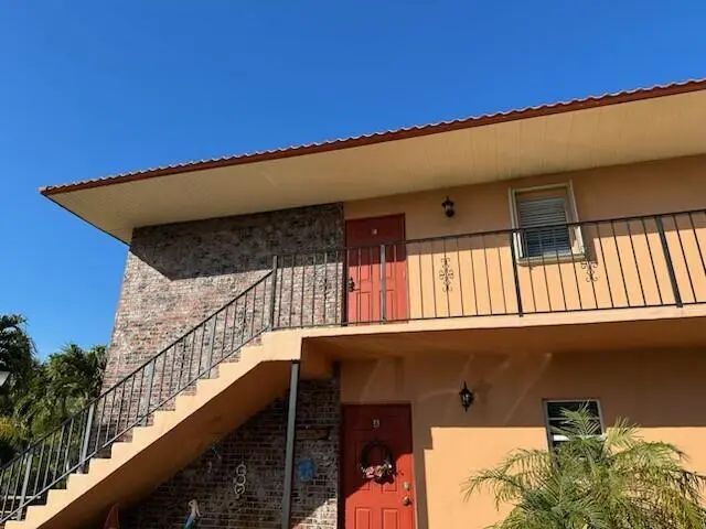 1982 Sw Palm City Road Sw #f, Stuart