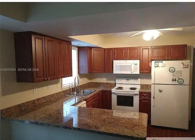 4 of 12 - 1600 Sw 44th Avenue, Fort Lauderdale, FL