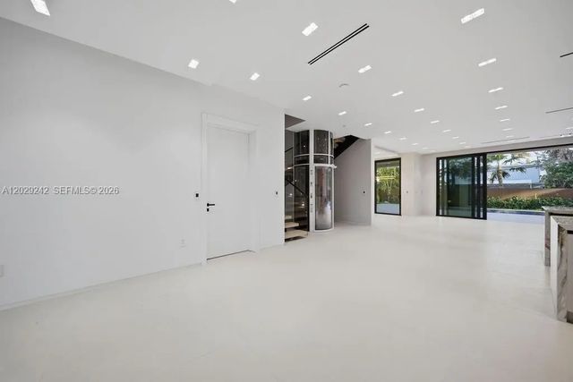 4 of 73 - 3318 Ne 16th Place, Fort Lauderdale, FL