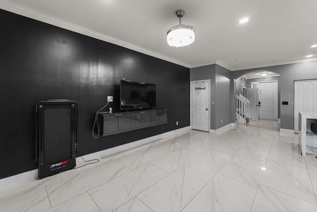 3 of 28 - 6119 Seminole Gardens Circle, Riviera Beach, FL