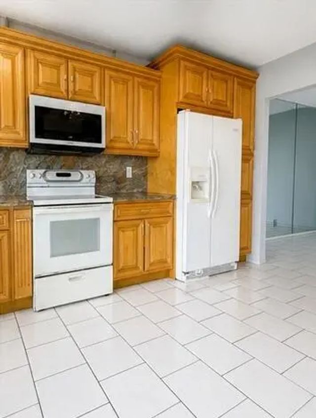 3 of 20 - 3465 Via Poinciana #804, Lake Worth, FL