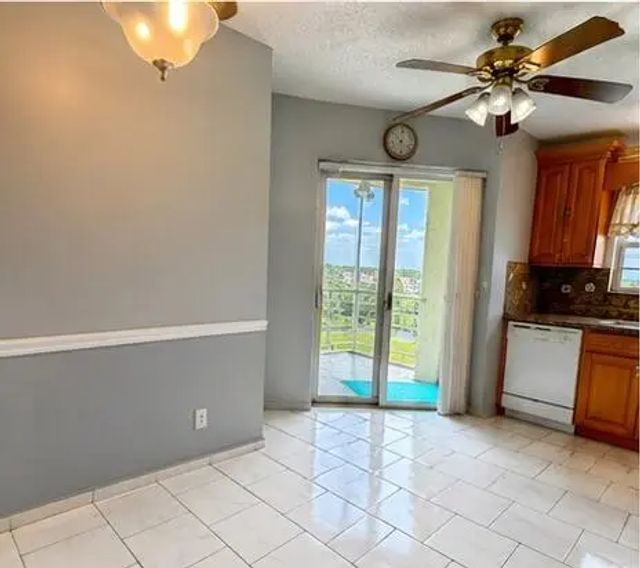 4 of 20 - 3465 Via Poinciana #804, Lake Worth, FL
