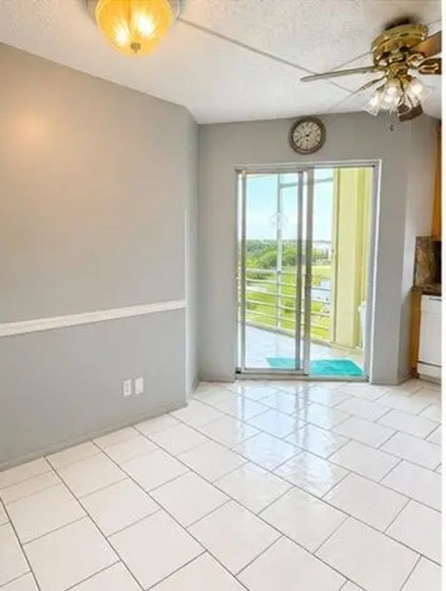 5 of 20 - 3465 Via Poinciana #804, Lake Worth, FL