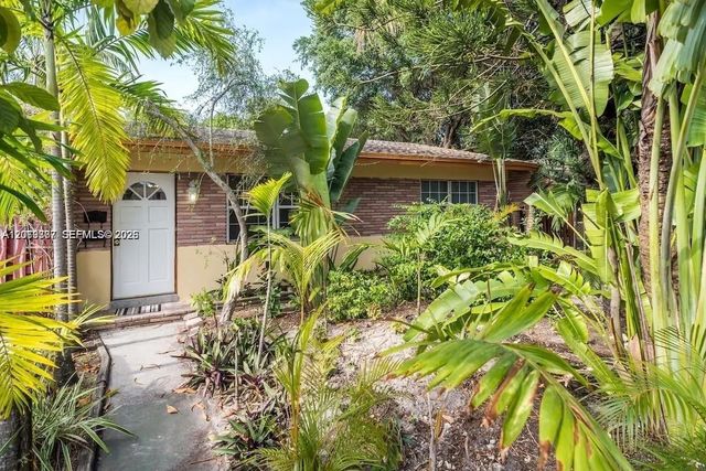 2411 Hayes Street, Hollywood