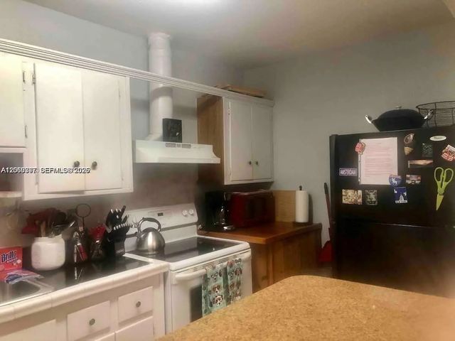 5 of 10 - 2411 Hayes Street, Hollywood, FL