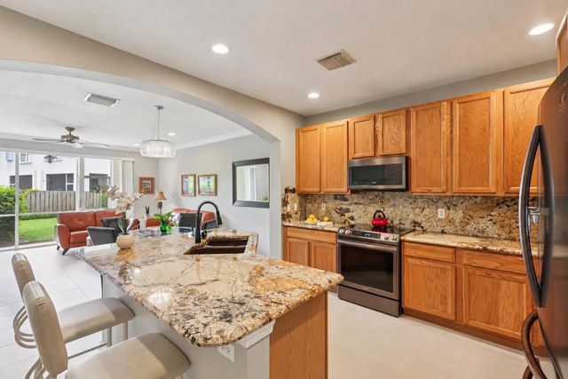 9070 Tremezzo Lane, Boynton Beach