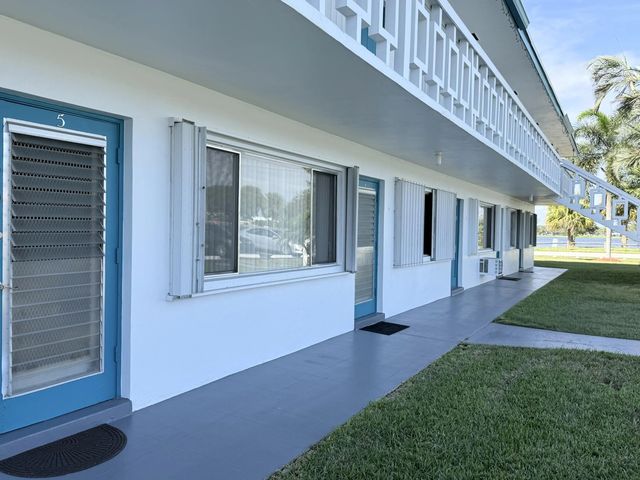 2 of 18 - 2204 Lake Osborne Drive #5, Lake Worth Beach, FL