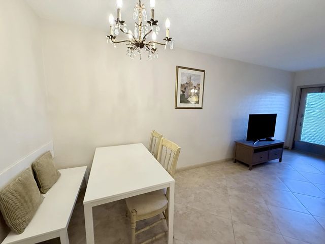 4 of 18 - 2204 Lake Osborne Drive #5, Lake Worth Beach, FL
