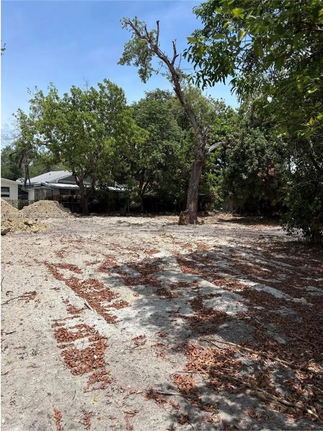 301 Ne 58 Street, Miami