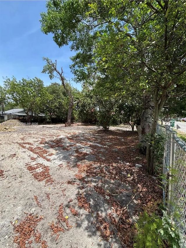 3 of 7 - 301 Ne 58 Street, Miami, FL