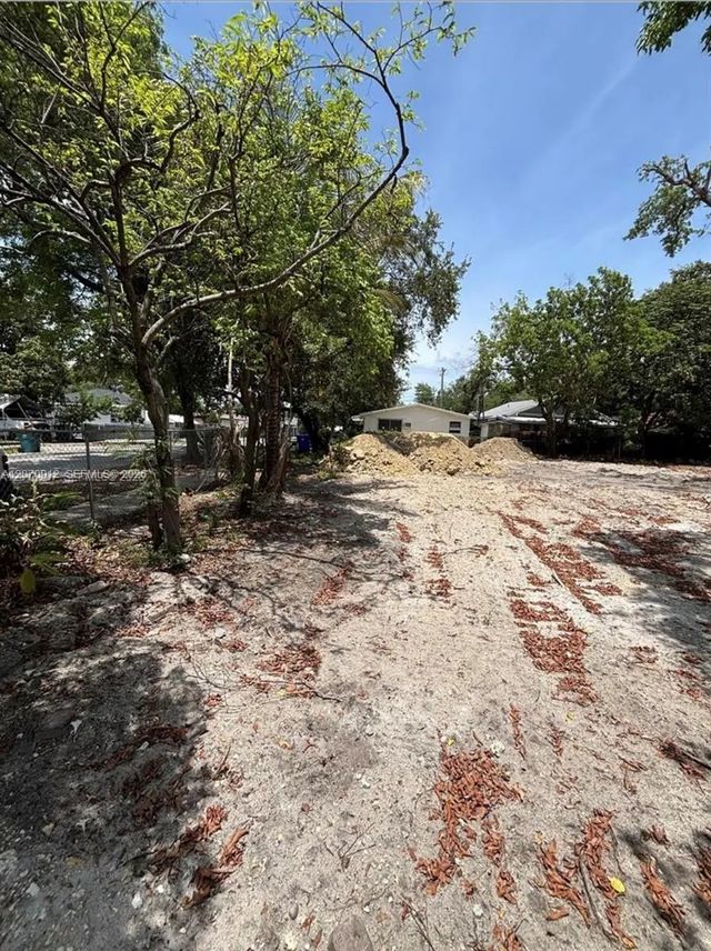 4 of 7 - 301 Ne 58 Street, Miami, FL