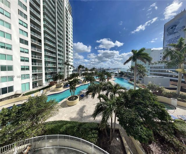 3 of 12 - 244 Biscayne Boulevard #3106, Miami, FL
