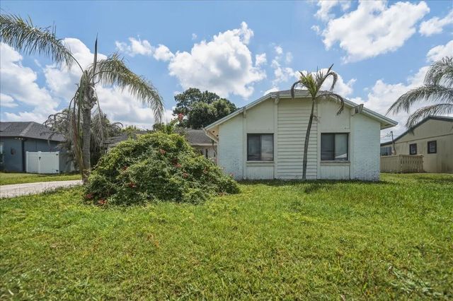 3 of 38 - 1646 Se Holiday Road, Port St. Lucie, FL