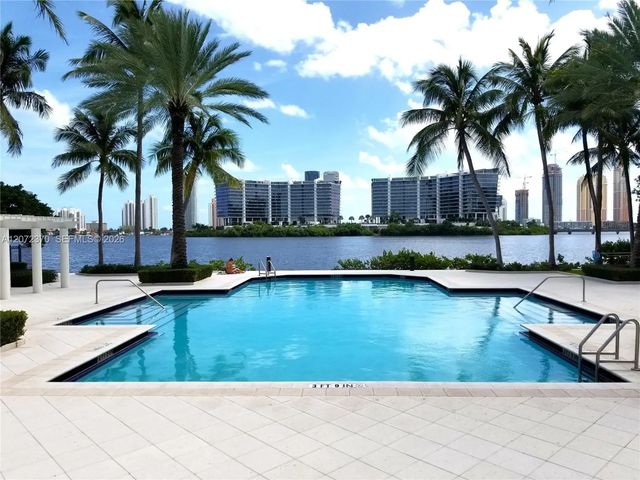 3225 Ne 184th Street #10103, Aventura