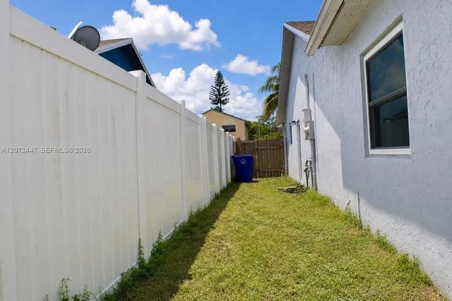 4 of 28 - 2001 Sw 87th Avenue, North Lauderdale, FL