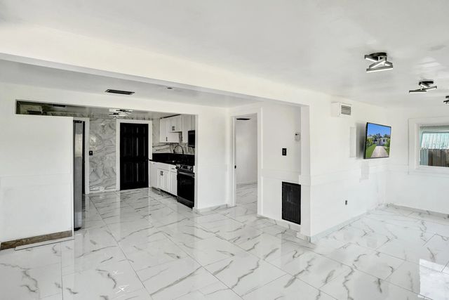 3 of 28 - 7936 Terrace Road, Lake Worth, FL