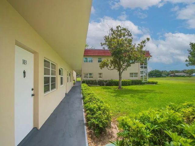 3 of 33 - 24 Pine Arbor Lane #103, Vero Beach, FL