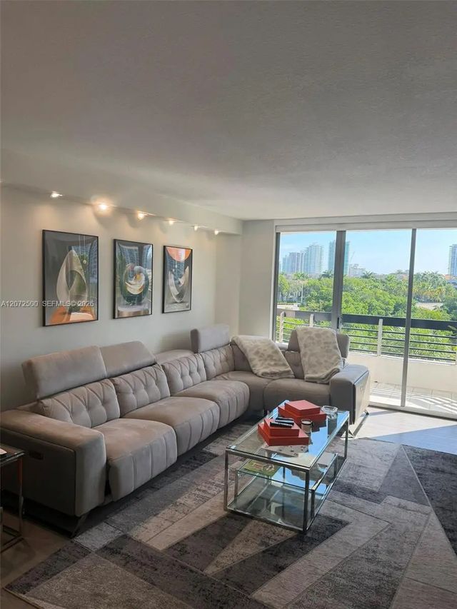 4 of 22 - 3400 Ne 192nd Street #511, Aventura, FL