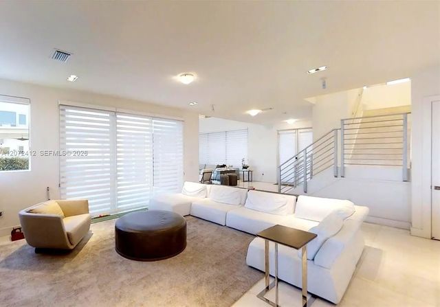 4 of 7 - 10229 Nw 74th Terrace, Doral, FL