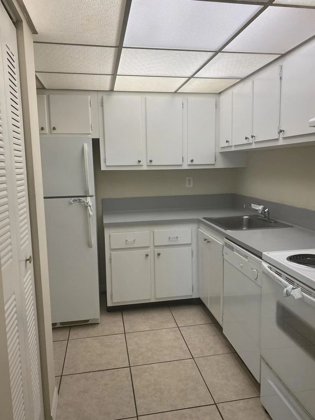 4 of 47 - 409 Executive Center Drive #211, West Palm Beach, FL