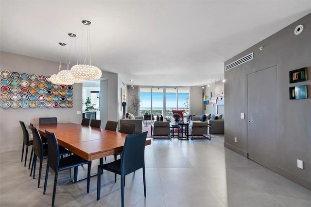 21050 Point Place #1006, Aventura