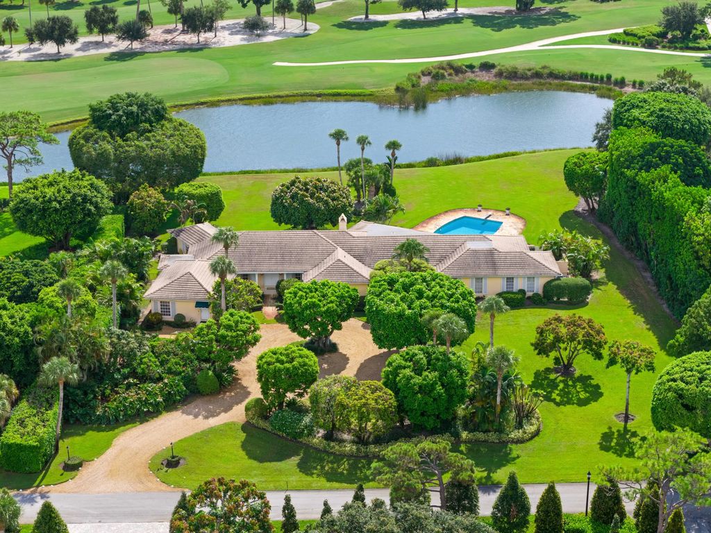 8 Country Road W, Village of Golf