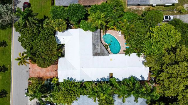 4 of 45 - 2823 Ne 35th Court, Lighthouse Point, FL
