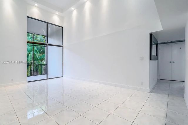 20347 W Country Club Drive #th15, Aventura