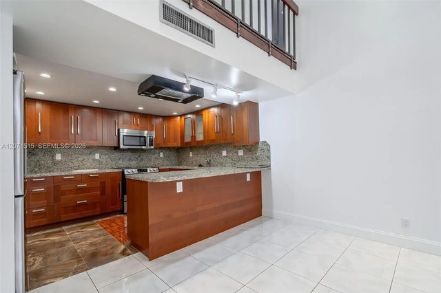 2 of 23 - 20347 W Country Club Drive #th15, Aventura, FL
