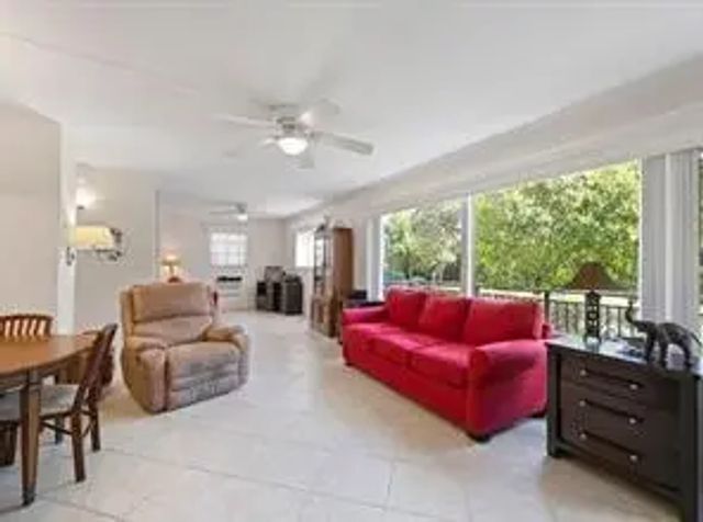 5 of 23 - 1050 Se 14th Place #15b, Fort Lauderdale, FL