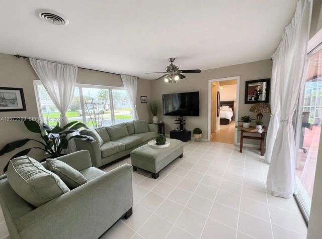 4 of 35 - 1812 N 45th Avenue, Hollywood, FL