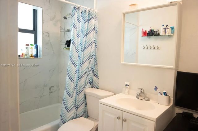 4 of 8 - 901 Nw 33rd Drive, Lauderhill, FL