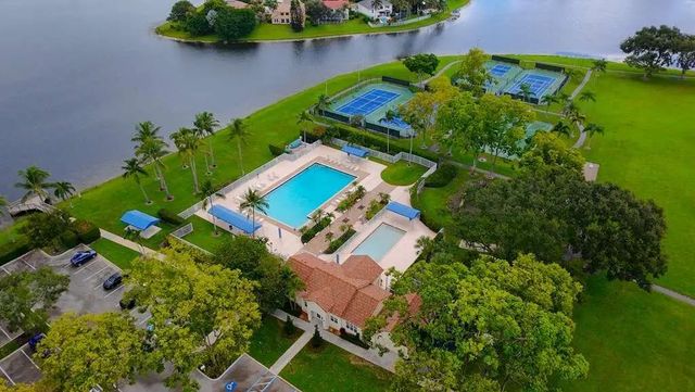 4 of 28 - 7606 Briar Cliff Circle, Lake Worth, FL