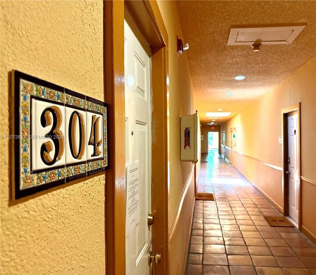 2 of 31 - 934 Michigan Avenue #304, Miami Beach, FL