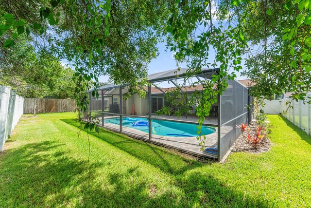 2 of 36 - 1003 Red Oak Circle, Brandon, FL
