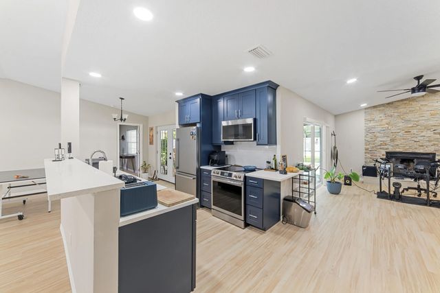5 of 36 - 1003 Red Oak Circle, Brandon, FL
