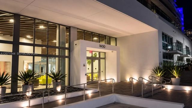 1600 Sw 1st Avenue #303, Miami