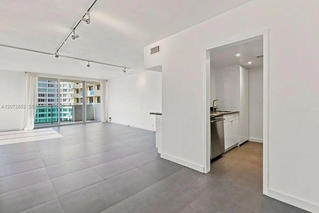 2 of 24 - 1200 West Avenue #815, Miami Beach, FL