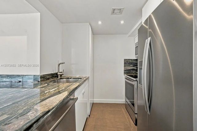 4 of 24 - 1200 West Avenue #815, Miami Beach, FL