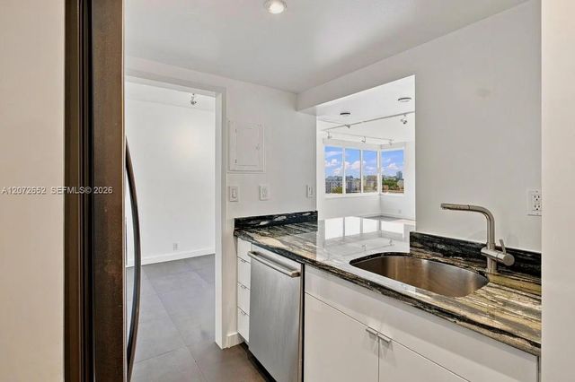 5 of 24 - 1200 West Avenue #815, Miami Beach, FL