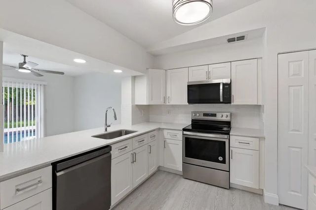 4 of 30 - 2410 Se Warwick Street, Port St. Lucie, FL