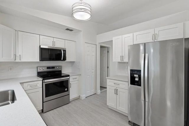 5 of 30 - 2410 Se Warwick Street, Port St. Lucie, FL