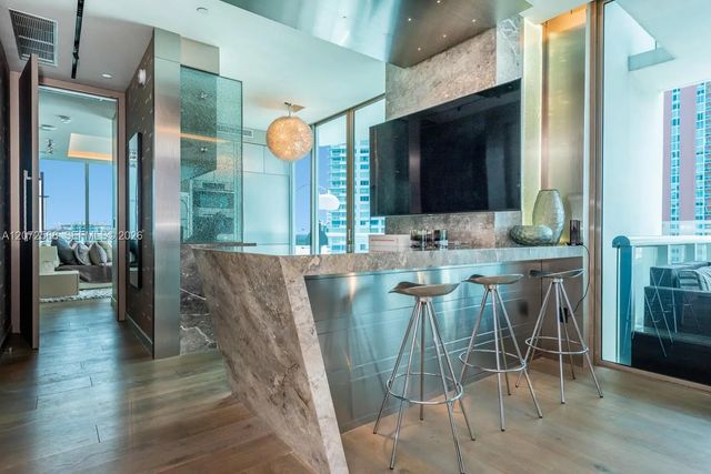 5 of 38 - 50 S Pointe Drive #905, Miami Beach, FL