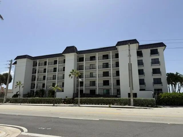 2 of 31 - 3200 N Ocean Drive #104, Hollywood, FL