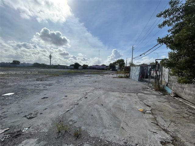 2 of 3 - 7225 Nw 84th Avenue, Medley, FL