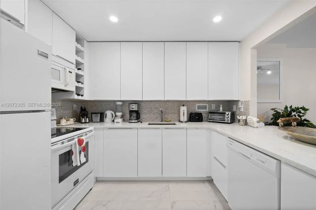 5 of 28 - 2301 Collins Avenue #1014, Miami Beach, FL