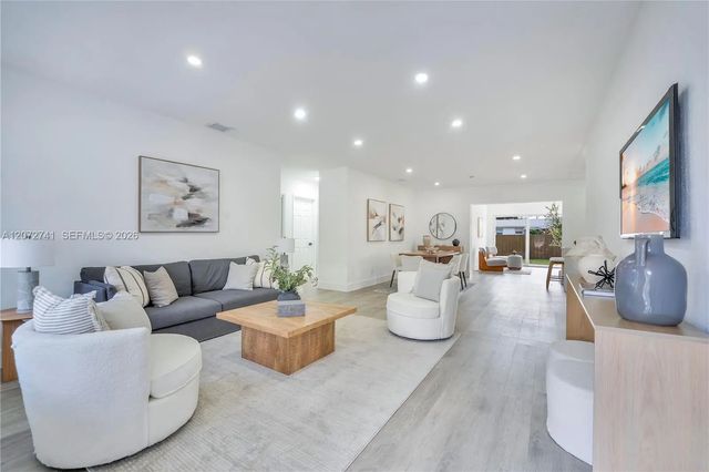 4 of 30 - 40 Se 3rd Terrace, Dania Beach, FL