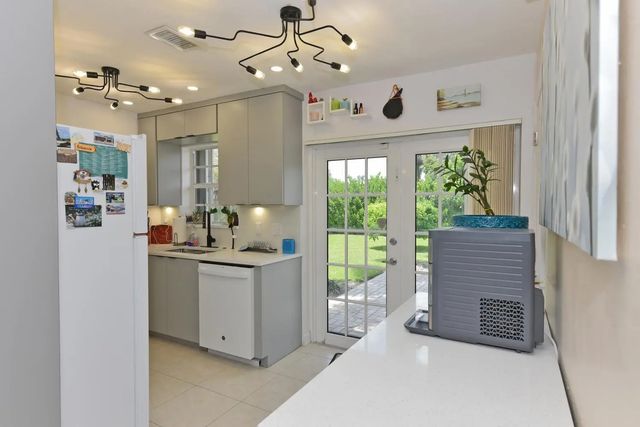 3 of 20 - 18625 Loxahatchee River Road, Jupiter, FL