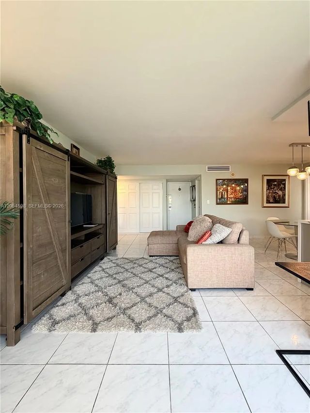 4 of 24 - 17021 N Bay Road #802, Sunny Isles Beach, FL