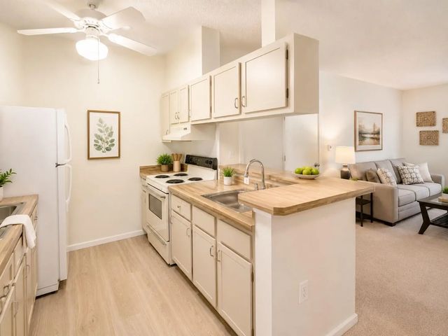 9690 S Belfort Circle #215, Tamarac
